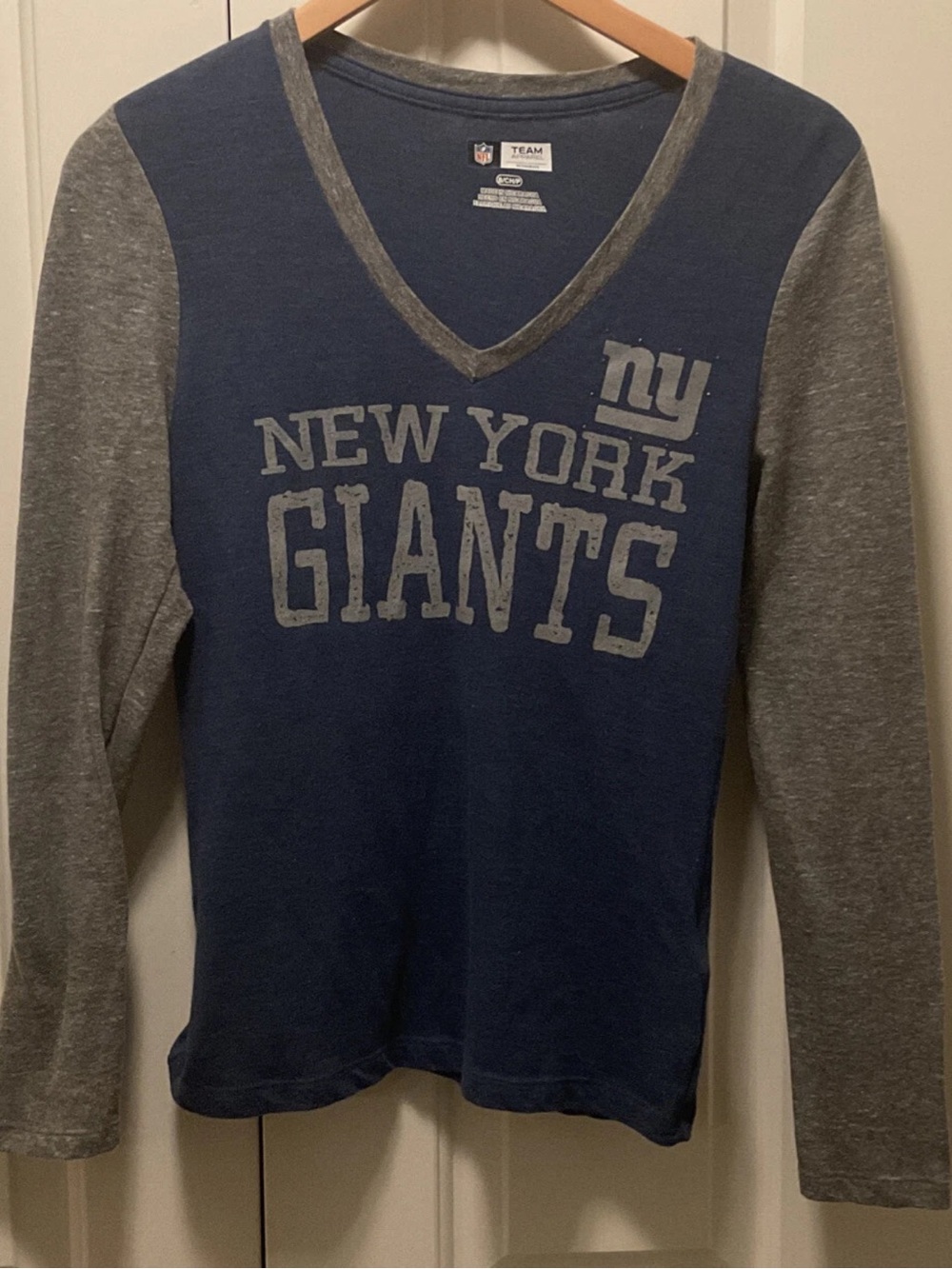 NFL Team Apparel Women’s NY Giants Long Sleeve V-Neck Lightweight Top Size S EUC